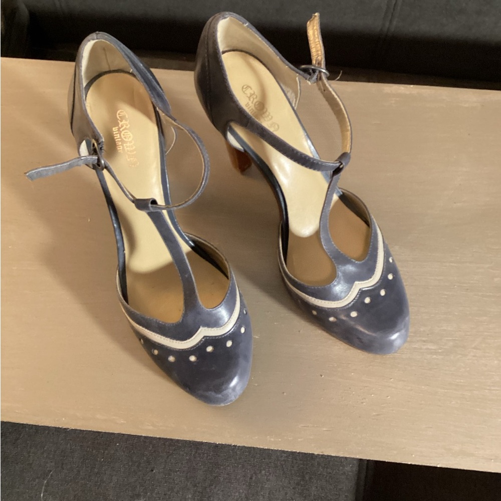 Shoes - Picture 2 of 3